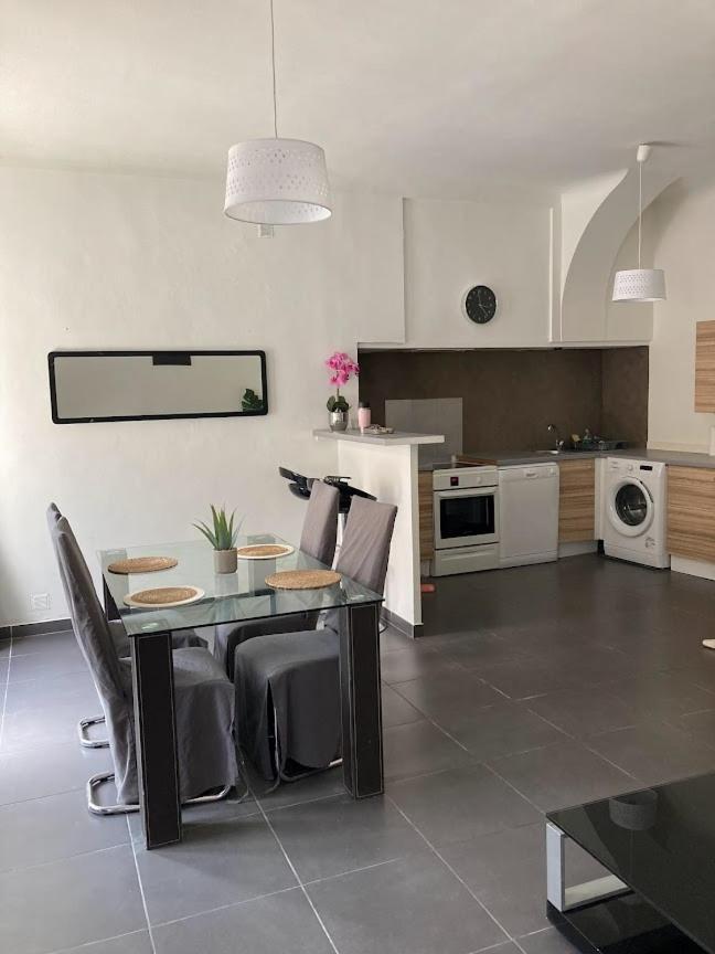 Bienvenue Chez Shiva Apartment Chateauneuf-du-Pape Bagian luar foto