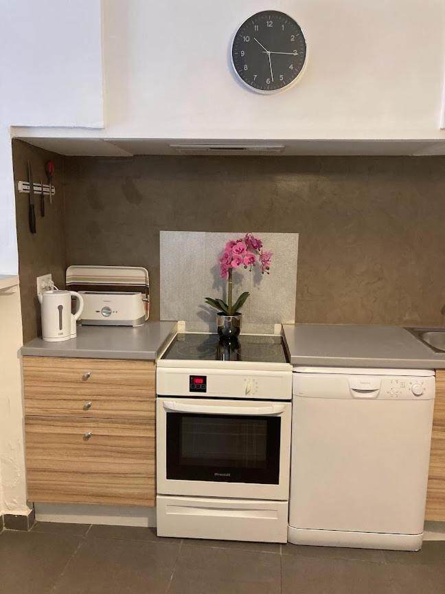 Bienvenue Chez Shiva Apartment Chateauneuf-du-Pape Bagian luar foto